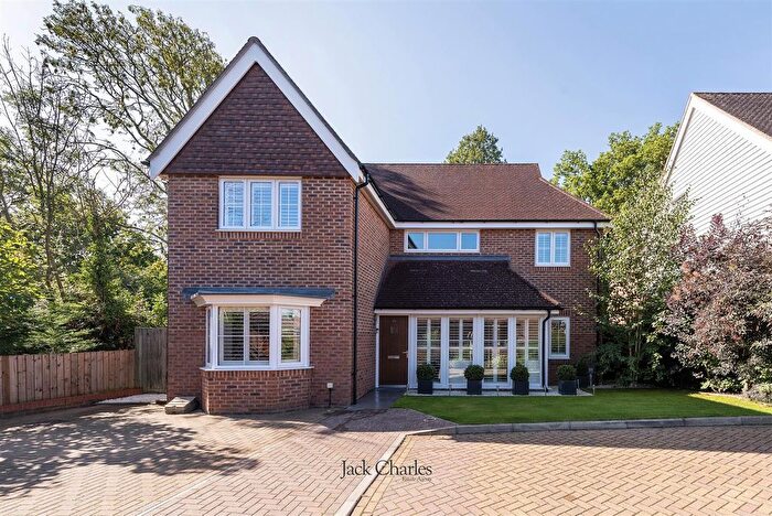 4 Bedroom Detached House For Sale In Taylor Close, Tonbridge, TN9