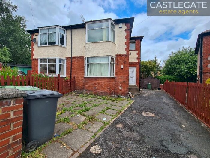 3 Bedroom Semi-Detached House To Rent In Ashmere Grove, Fartown, Huddersfield, West Yorkshire, HD2