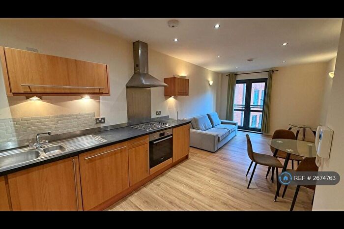 2 Bedroom Flat To Rent In Lake House, Manchester, M15