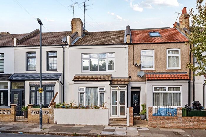 2 Bedroom Flat For Sale In Malton Street, London, SE18