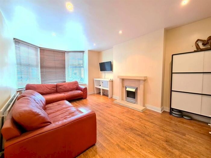 2 Bedroom Flat To Rent In Cheltenham Parade, Harrogate, HG1