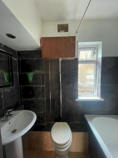 1 Bedroom Flat To Rent In Streatham Green, Streatham High Road, London, SW16