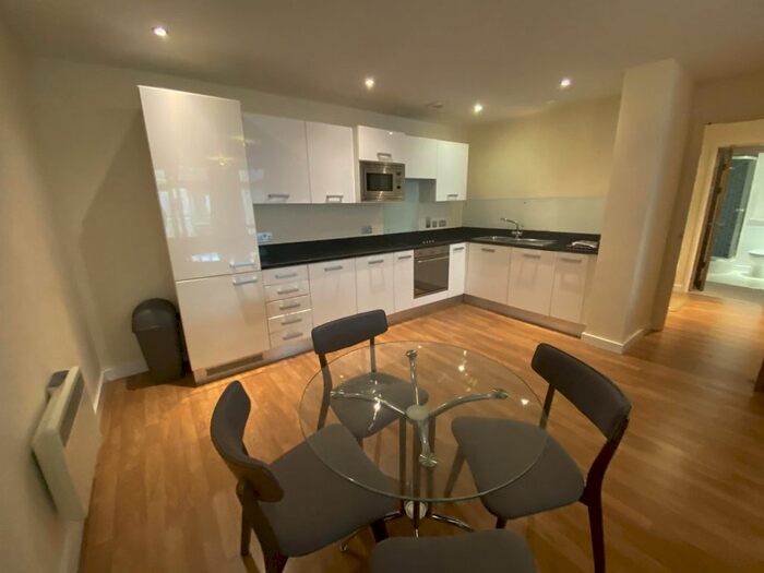 2 Bedroom Flat To Rent In Greenslade House, Beeston, NG9