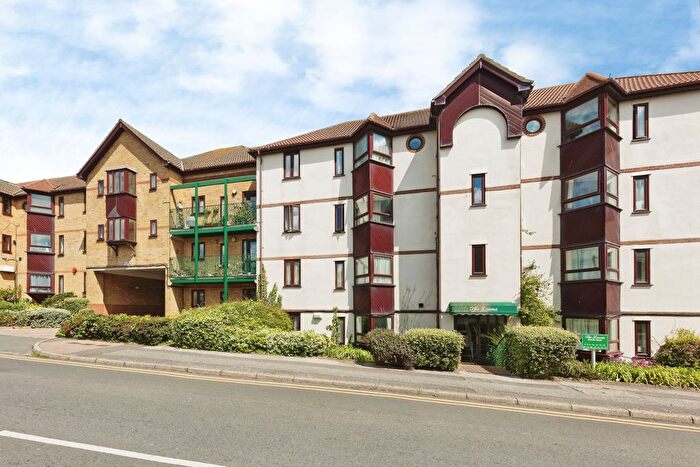 2 Bedroom Flat For Sale In Victoria Road, Ramsgate, Kent, CT11