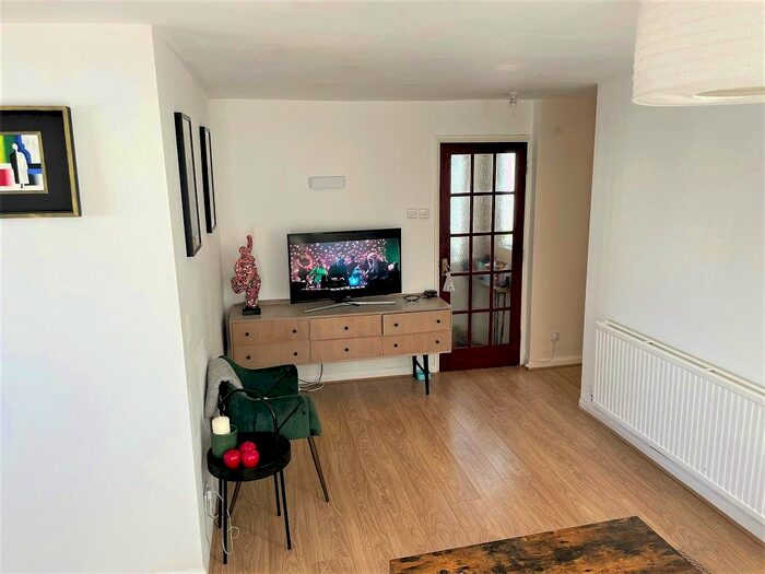 2 Bedroom Town House To Rent In Hazel Close, London, NW9