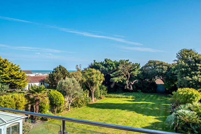 5 Bedroom Detached House For Sale In Gorse Avenue, Kingston Gorse, East Preston, BN16