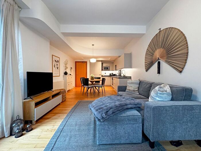 1 Bedroom Flat To Rent In Simpsons Fold West, Dock Street, Leeds, LS10