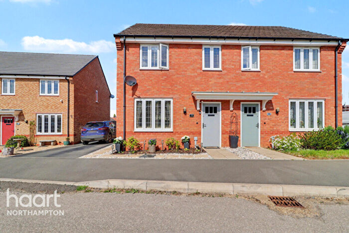 3 Bedroom Semi-Detached House For Sale In Jacquest Road, Northampton, NN2