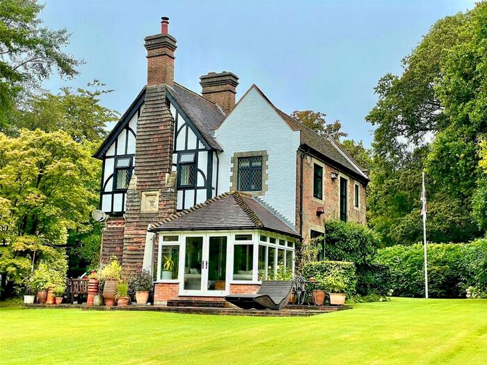 3 Bedroom Detached House For Sale In Warren Lane, Cross In Hand, Heathfield, East Sussex, TN21