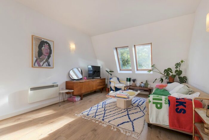 2 Bedroom Flat To Rent In Red Square, Piano Lane, London, N16