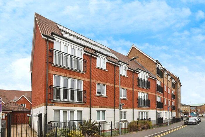 2 Bedroom Flat For Sale In Primrose Hill, Chelmsford, CM1