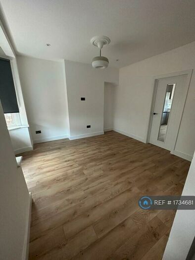 3 Bedroom End Of Terrace House To Rent In Gresham Road, Custom House, E16