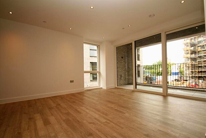 2 Bedroom Apartment For Sale In Rookwood Way, London, E3