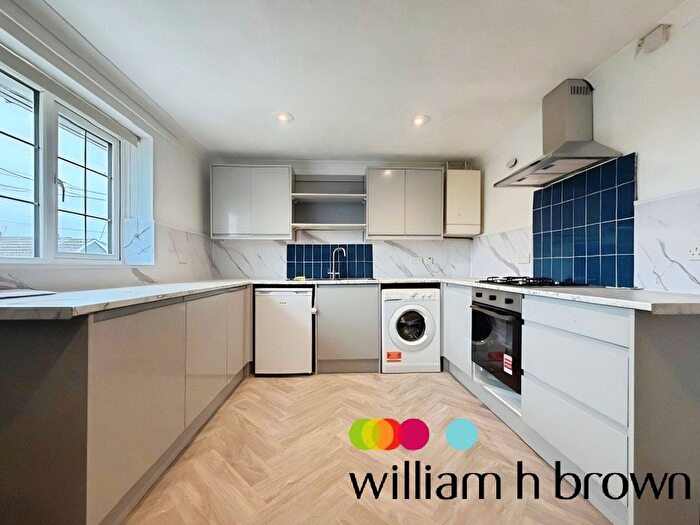 3 Bedroom Flat To Rent In Malting Green Road, Colchester, CO2