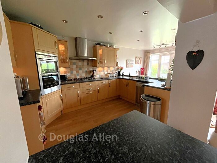 4 Bedroom Semi Detached House For Sale In Stephen Avenue, South Hornchurch, Essex, RM13