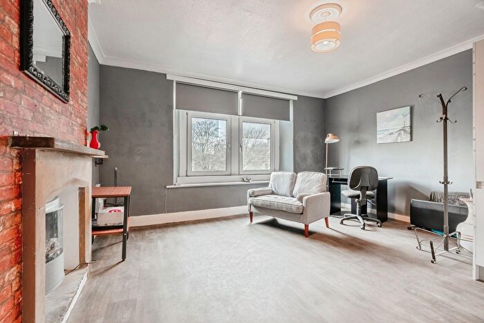 4 Bedroom Flat For Sale In Manchester Road, Burnley, Lancashire, BB11