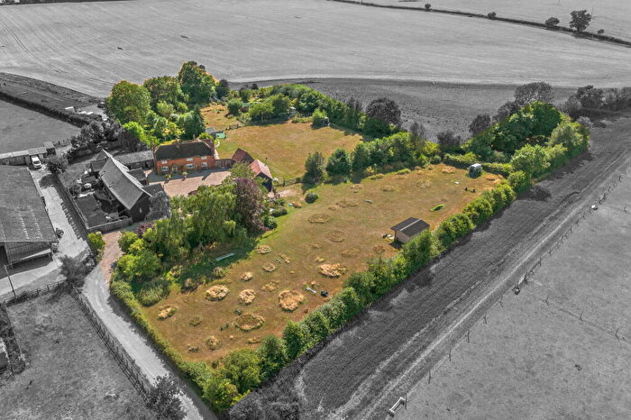 4 Bedroom Country House For Sale In Charming Bed Farmhouse Set In Over Acres, Mile From Kimpton, SG4