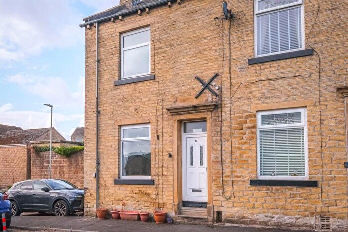 3 Bedroom End Of Terrace House For Sale In Lilac Street, Halifax, HX3