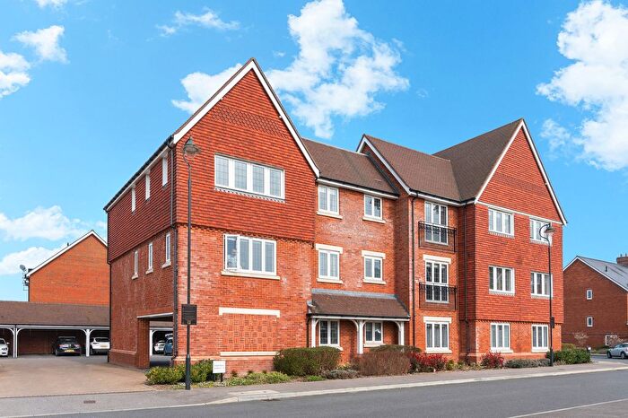 2 Bedroom Flat For Sale In Tilney Drive, Horsham, RH12