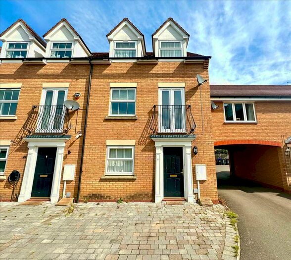 4 Bedroom End Of Terrace House To Rent In Breezehill, Wootton Fields, Northampton, NN4