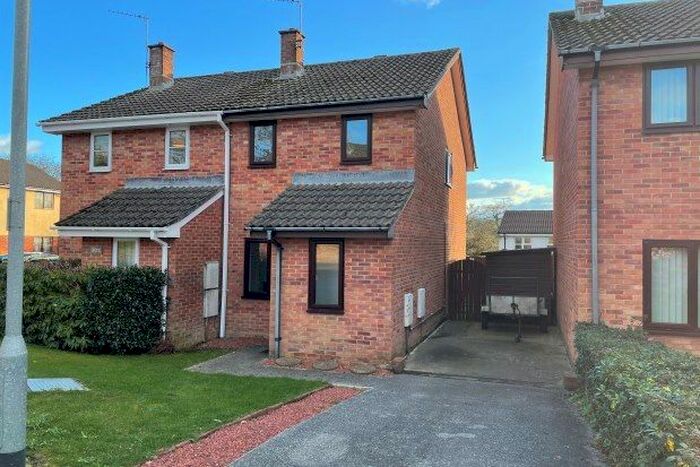 2 Bedroom Property To Rent In Mayfield Close, St. Austell, PL25