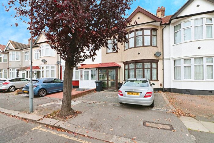 3 Bedroom Terraced House For Sale In Newbury Road, Ilford, IG2