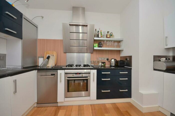 2 Bedroom Flat To Rent In Horseshoe Lane East, Merrow, Guildford, GU1