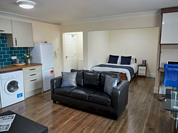 Studio To Rent In Blenheim Terrace, Leeds, West Yorkshire, LS2