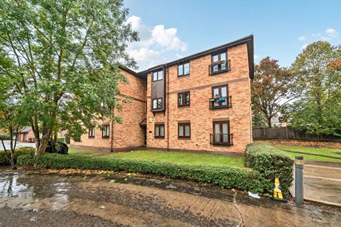 2 Bedroom Flat To Rent In Sheridan Way, Beckenham, Kent, BR3