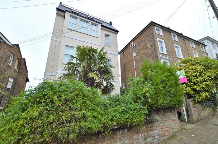 1 Bedroom Flat To Rent In Cintra Park, London, SE19