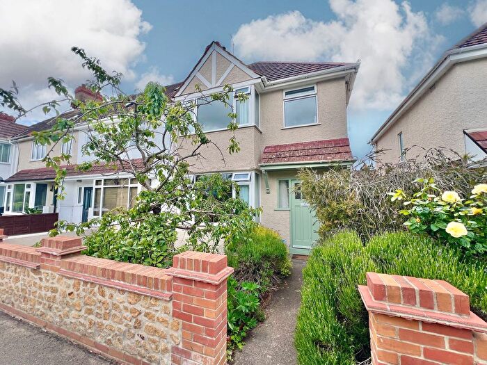 3 Bedroom End Terrace House For Sale In Cranmer Road, Taunton, TA1