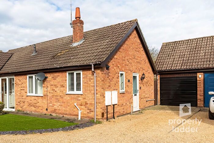 2 Bedroom Semi Detached Bungalow For Sale In Hawthorn Close, Spixworth, Norwich, NR10