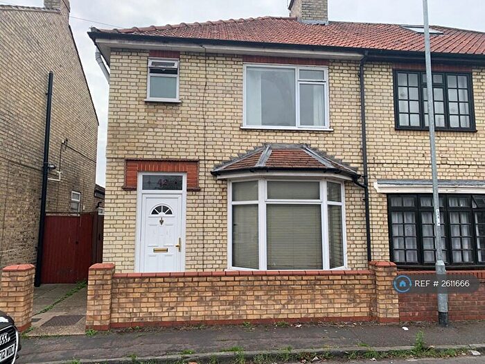 4 Bedroom Semi-Detached House To Rent In Natal Road, Cambridge, CB1