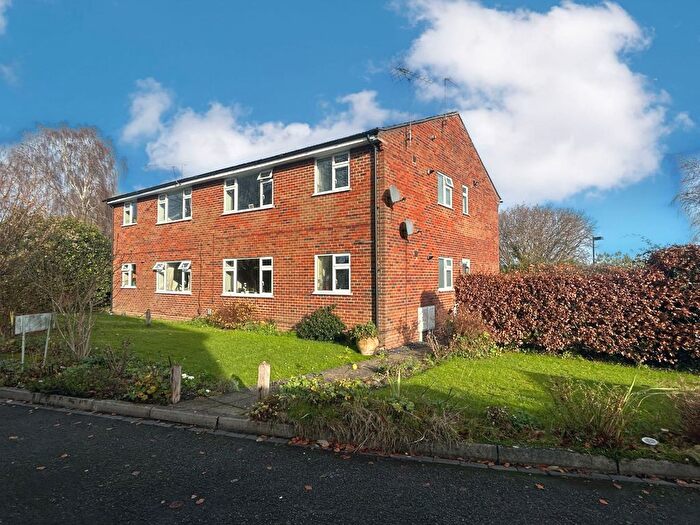 2 Bedroom Flat To Rent In Beech Tree Drive, Badshot Lea, Farnham, GU9