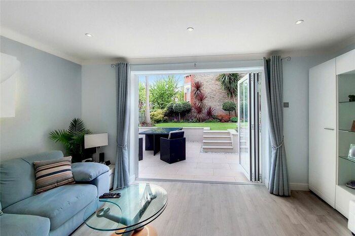 2 Bedroom Property To Rent In Leopold Road, London, SW19