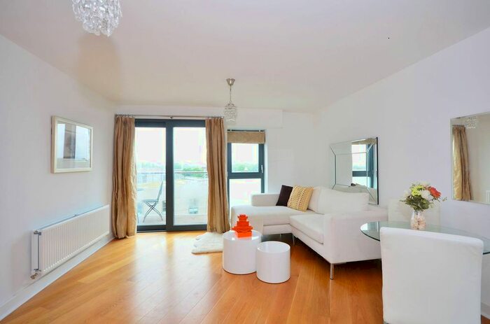 2 Bedroom Flat To Rent In Maple Quays, Canada Water, London, SE16