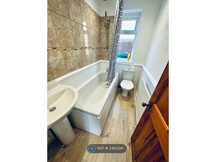 2 Bedroom Flat To Rent In Carlton Terrace, Blyth, NE24