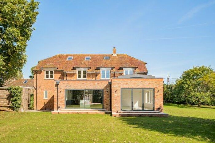 5 Bedroom Property To Rent In Rowes Lane, Lymington, SO41
