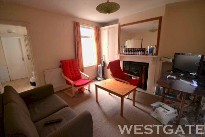 4 Bedroom Terraced House To Rent In De Beauvoir Road, Reading, RG1