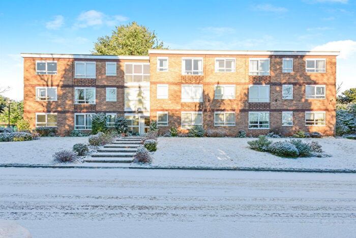 2 Bedroom Flat For Sale In Four Oaks Road, Sutton Coldfield, B74