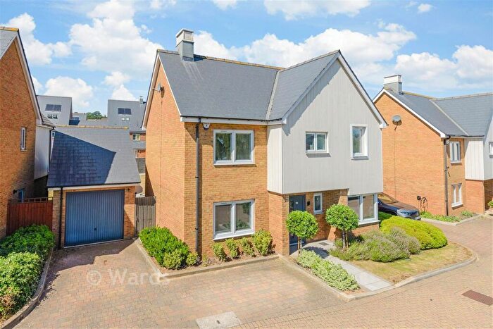 4 Bedroom Detached House For Sale In Castleridge Drive, Greenhithe, Kent, DA9