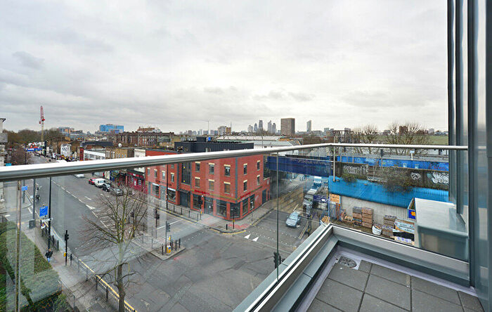 1 Bedroom Flat To Rent In Pearl House, Millennium Place, E2