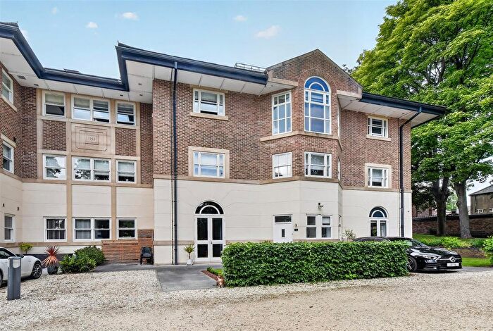 2 Bedroom Flat For Sale In Mill Mount, York, YO24