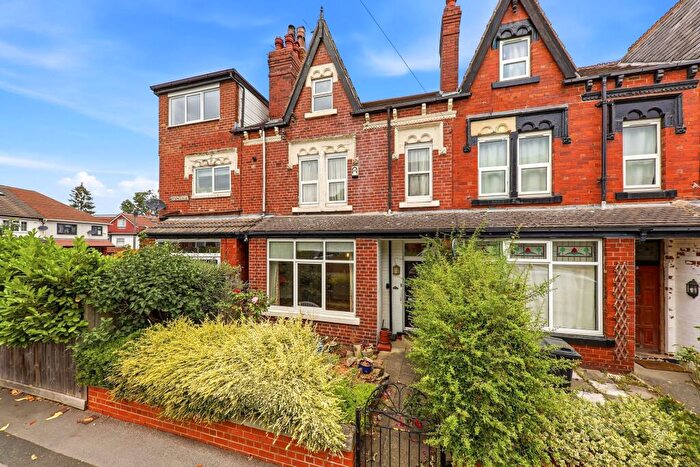 4 Bedroom Terraced House For Sale In Roman Grove, Roundhay, Leeds, LS8