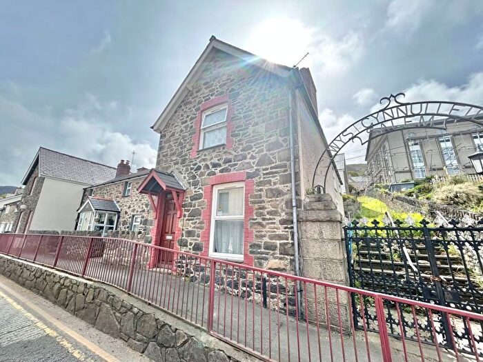 2 Bedroom End Of Terrace House For Sale In High Street, Penmaenmawr, LL34