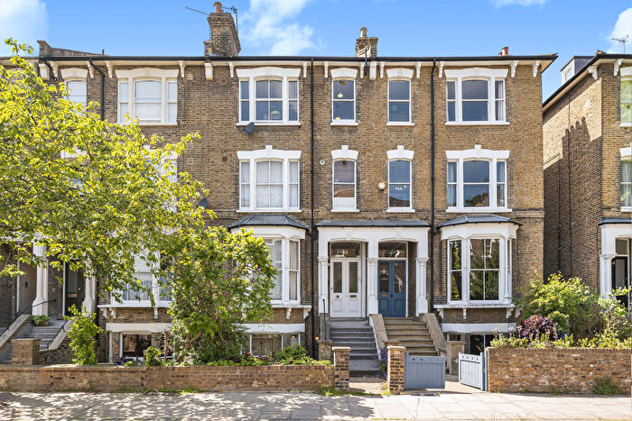 2 Bedroom Apartment For Sale In Highbury Hill, London, N5