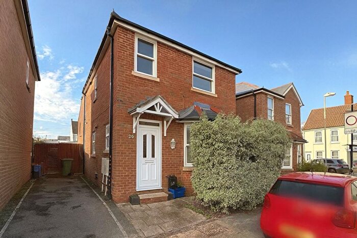3 Bedroom Detached House For Sale In Herrett Street, Aldershot, Hampshire, GU12