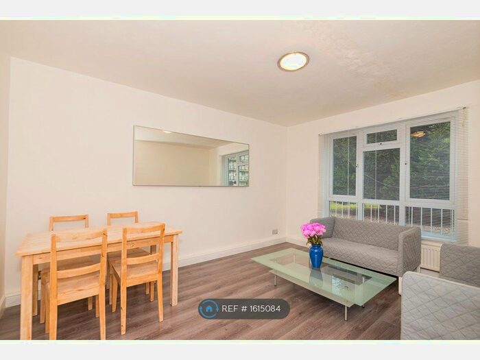 2 Bedroom Flat To Rent In Primrose Court, London, SW12