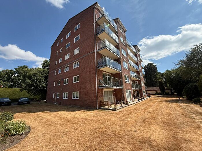 2 Bedroom Apartment For Sale In Woodhouse, The Avenue, Poole, Bournemouth Christchurch Poole, BH13