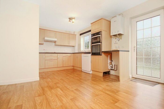 3 Bedroom Semi-Detached House To Rent In Bedroom Semi Detached House In Chichester, PO19